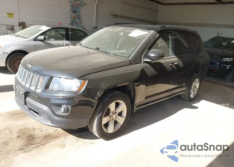2016 Jeep Compass Latitude z USA, uszkodzony, nr VIN 1C4NJDEB9GD662442